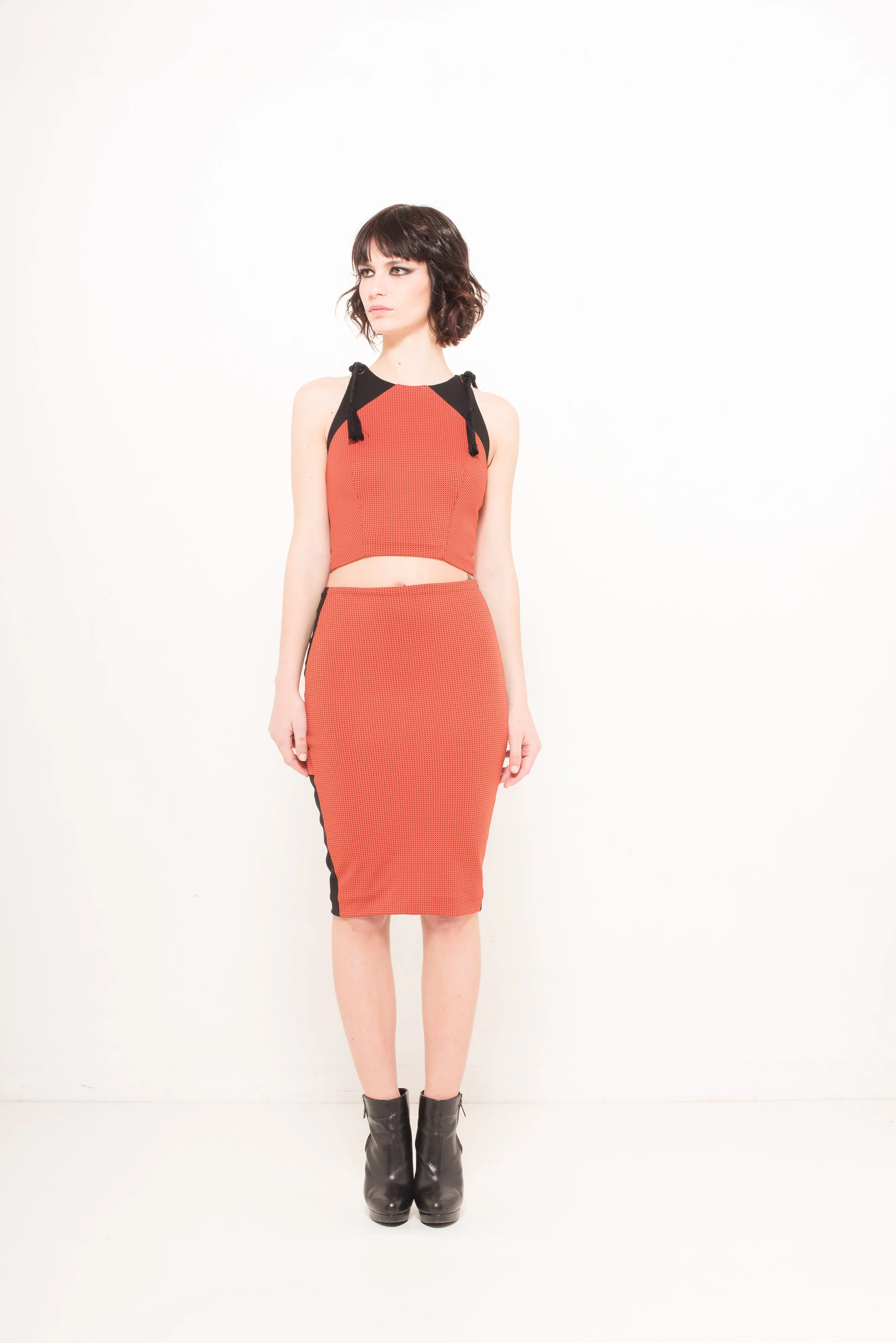 Broken line pencil skirt