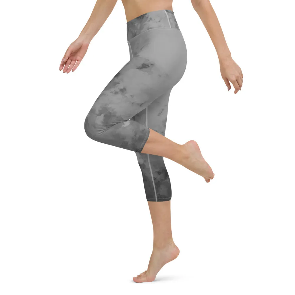 Gray Yoga Capri Leggings, Abstract Grey Women's Capris Tights For Fitness Workouts-Made in USA/EU/MX