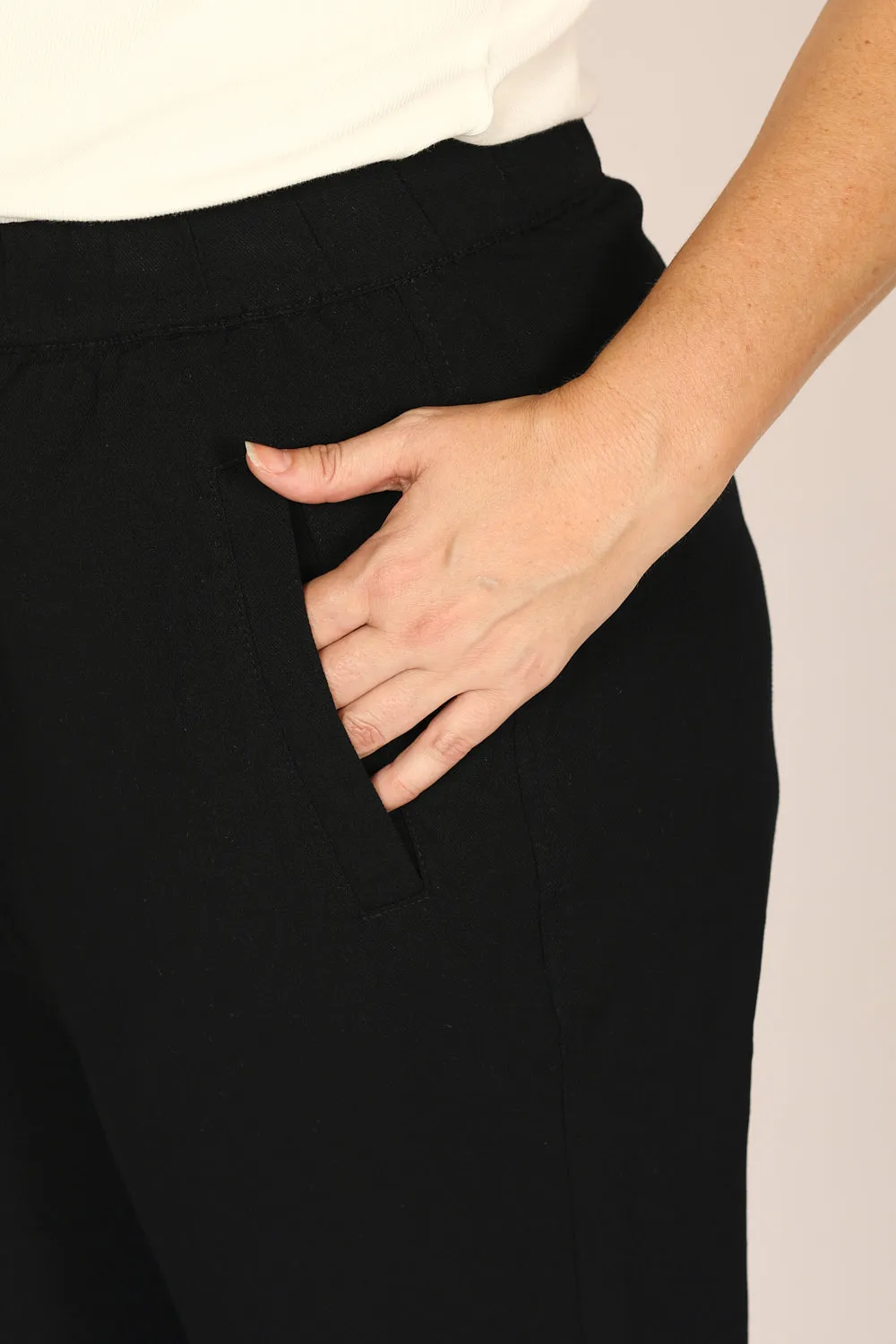 Regular Length Stretch Capri Pant in Black