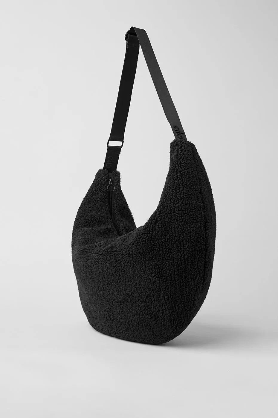 Sherpa Om The Go Sling Bag - Black