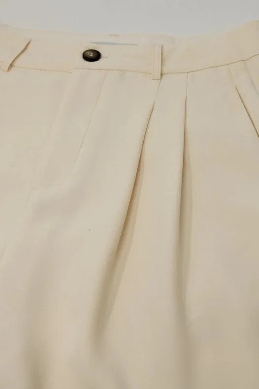 Straight Leg Trousers With Side Pockets And Darts In Cream