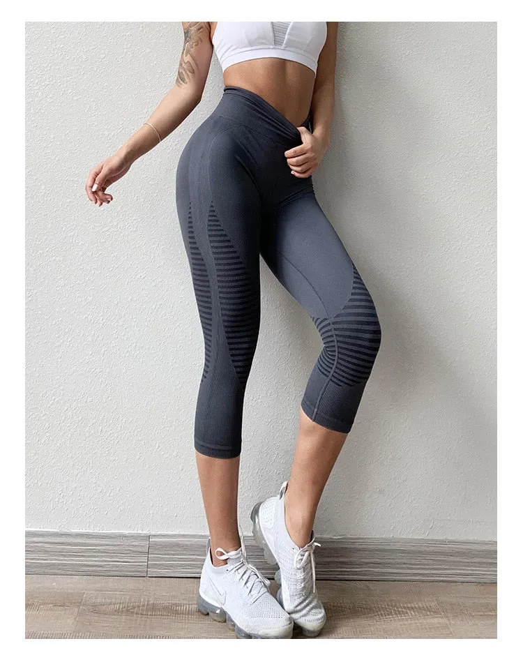 Striking Striped Pattern Athleisure Capri Leggings